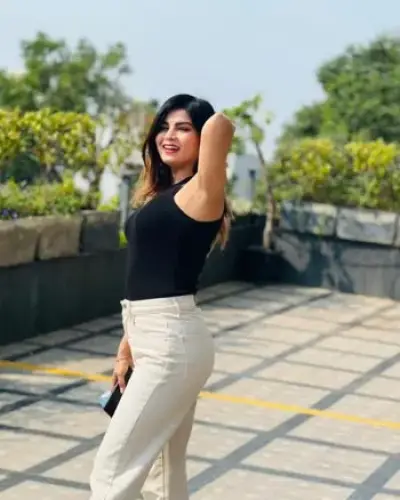 Call Girls Versova Cash On Delivery